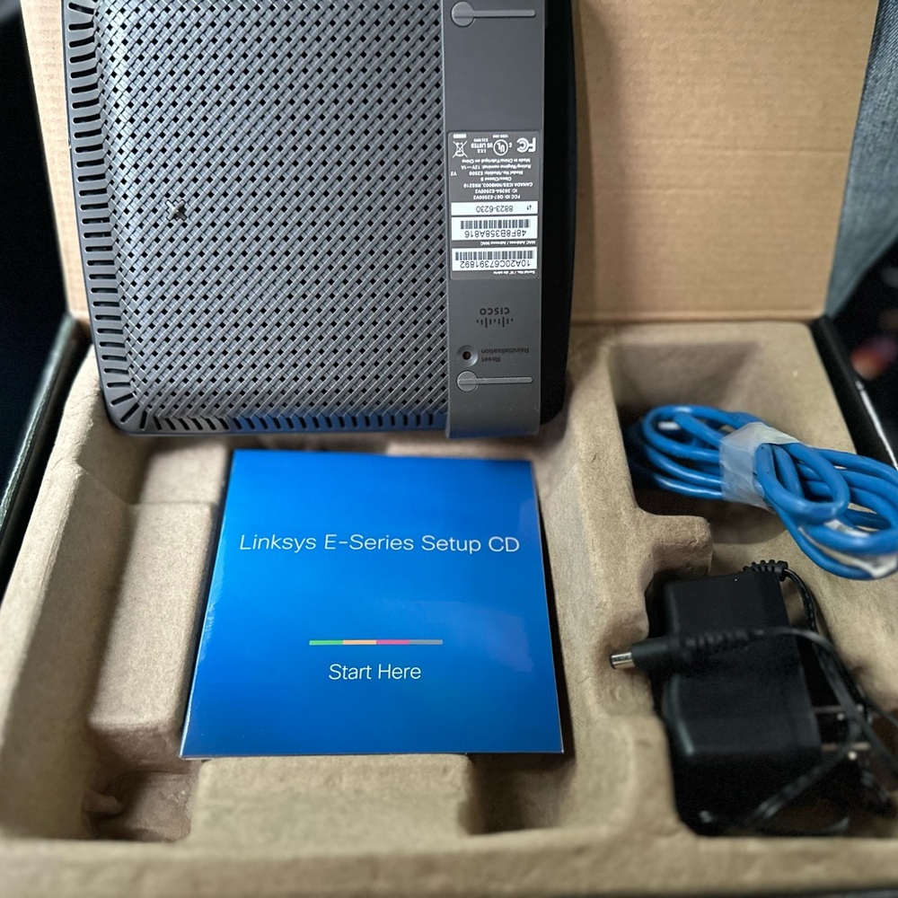 Linksys N600 Wi-Fi Router - Picture 4 of 4